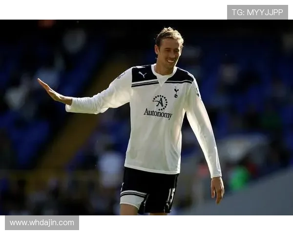 克劳奇足球明星的传奇之路与不屈精神的完美结合 克劳奇足球明星的传奇之路与不屈精神的完美结合